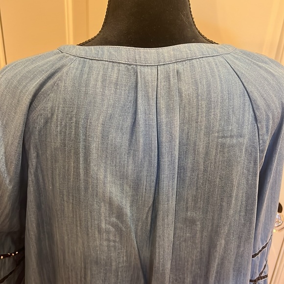 Light denim look blouse with black crochet detail - Picture 2 of 7